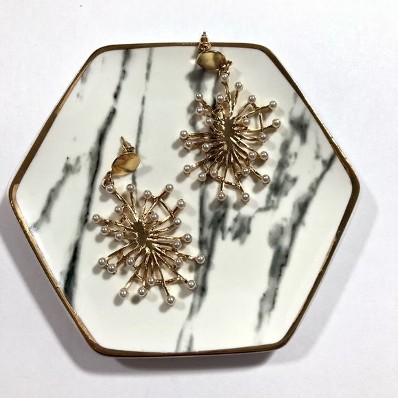 Erin Pearl Gold Cluster Stud Boutique Earrings - Picture 4 of 6